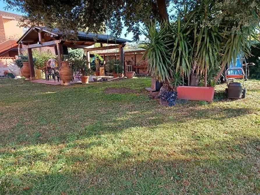 Immagine 38 di Villa in vendita  a Cascina