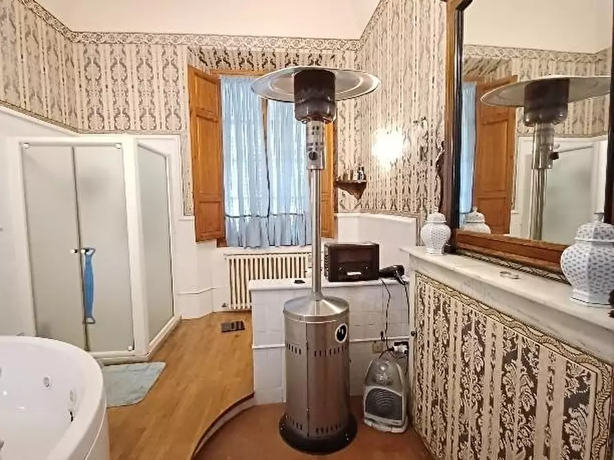 Immagine 33 di Villa in vendita  a Cascina