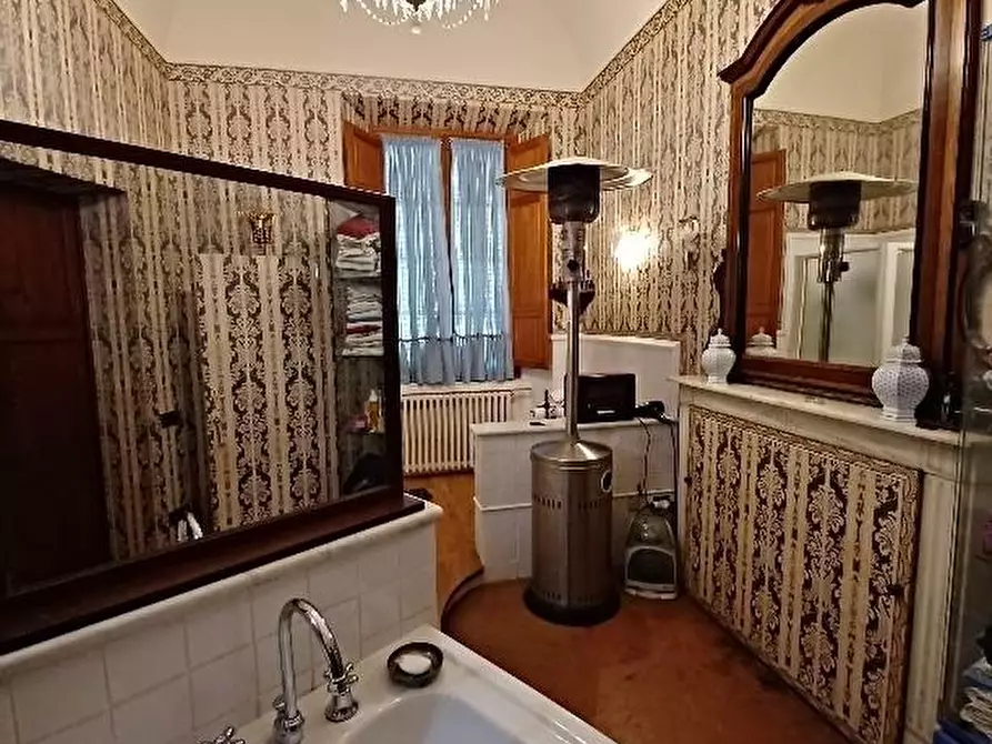 Immagine 32 di Villa in vendita  a Cascina