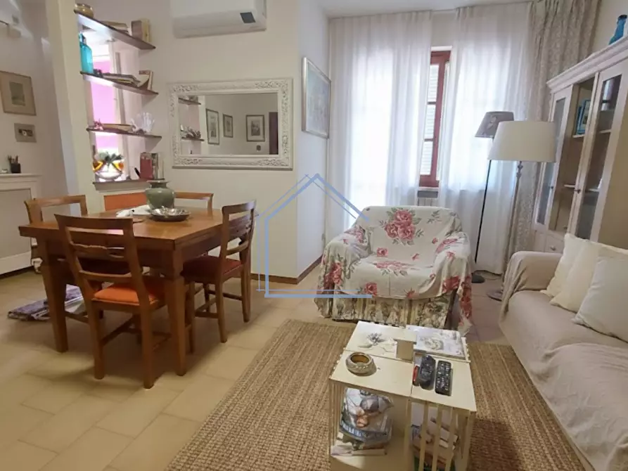 Immagine 11 di Appartamento in vendita  a Camaiore