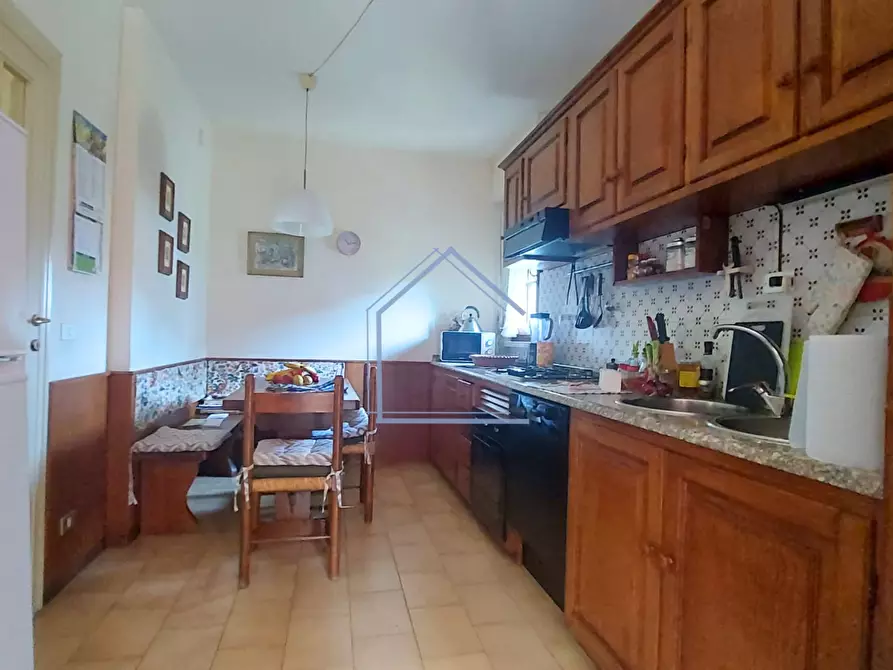 Immagine 3 di Appartamento in vendita  a Camaiore