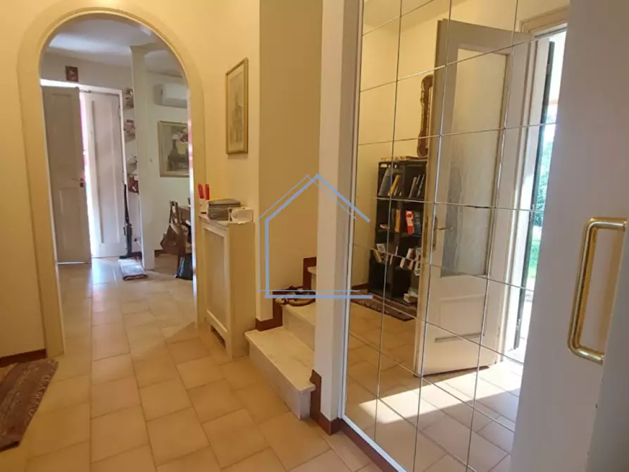 Immagine 16 di Appartamento in vendita  a Camaiore