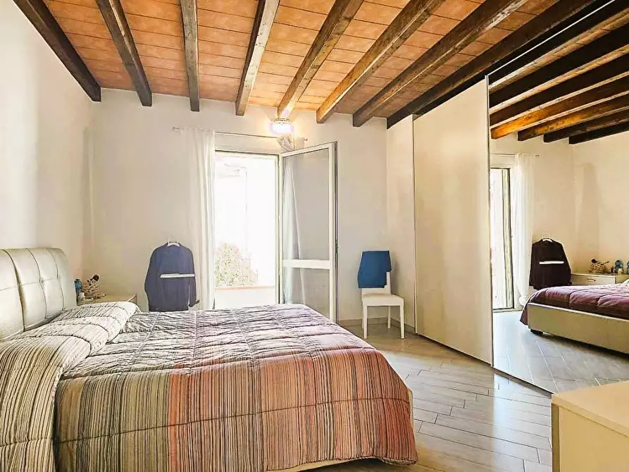 Immagine 15 di Casa trifamiliare in vendita  a Montignoso