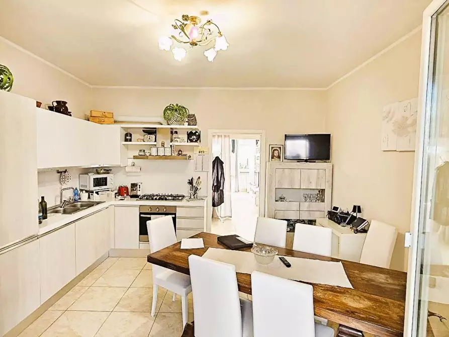 Immagine 6 di Casa trifamiliare in vendita  a Montignoso