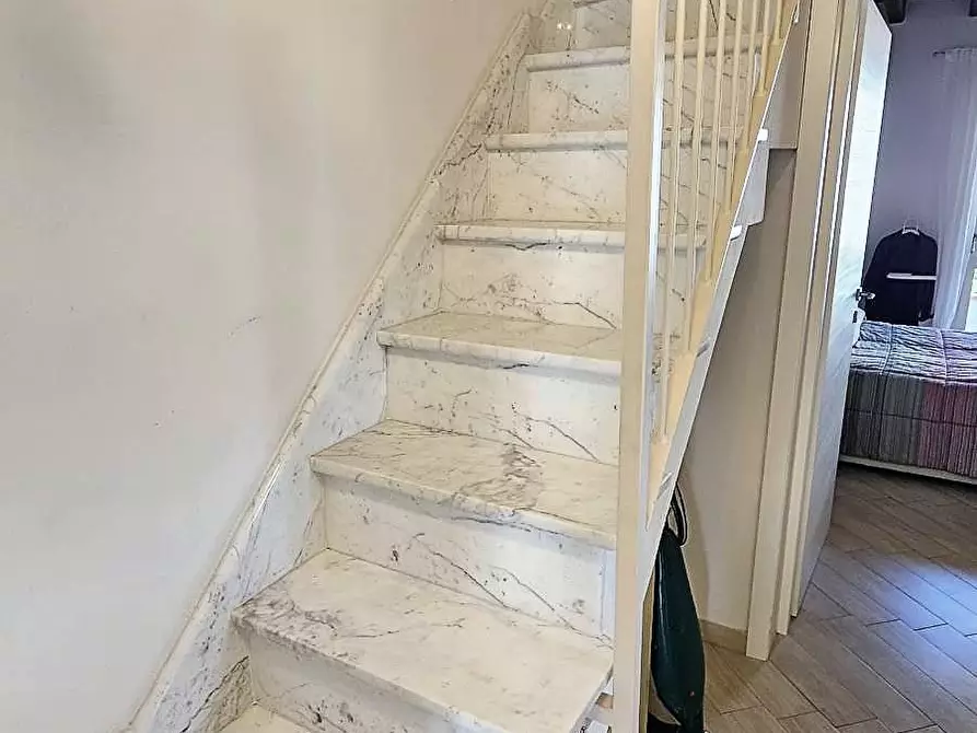 Immagine 24 di Casa trifamiliare in vendita  a Montignoso