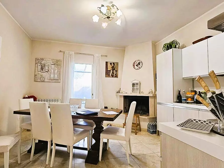 Immagine 5 di Casa trifamiliare in vendita  a Montignoso