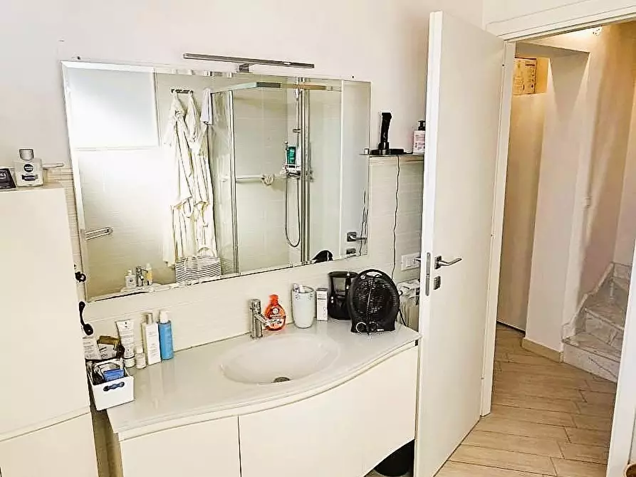 Immagine 20 di Casa trifamiliare in vendita  a Montignoso