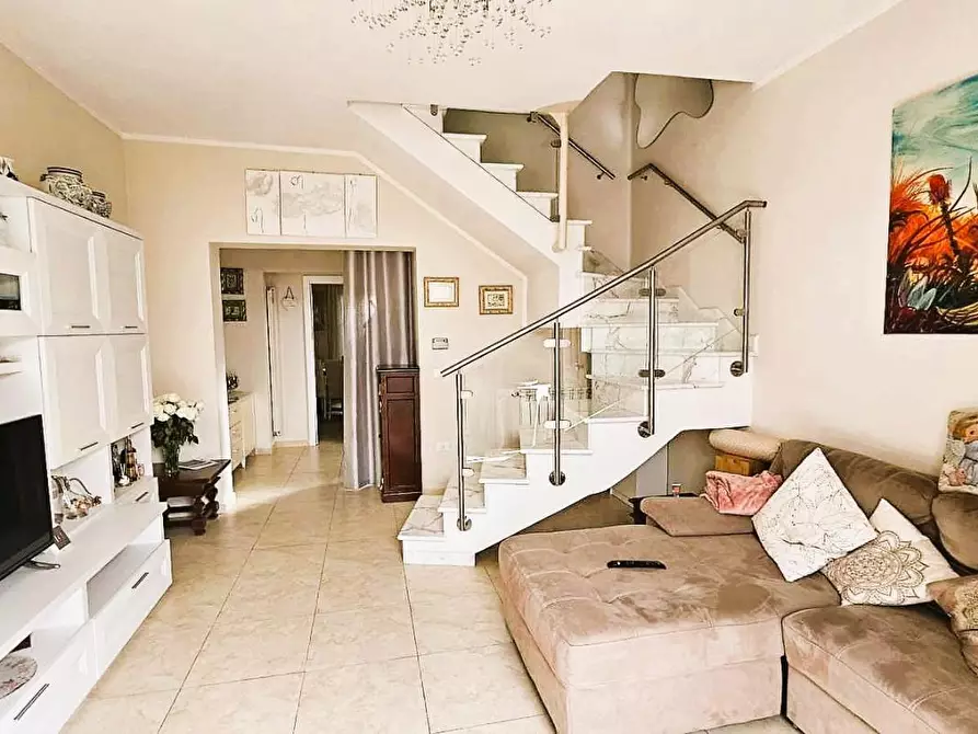 Immagine 2 di Casa trifamiliare in vendita  a Montignoso