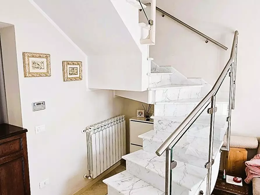 Immagine 10 di Casa trifamiliare in vendita  a Montignoso