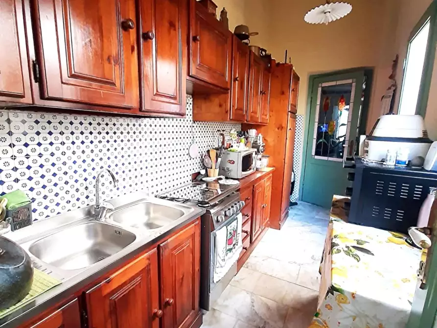 Immagine 7 di Villa in vendita  a Viareggio