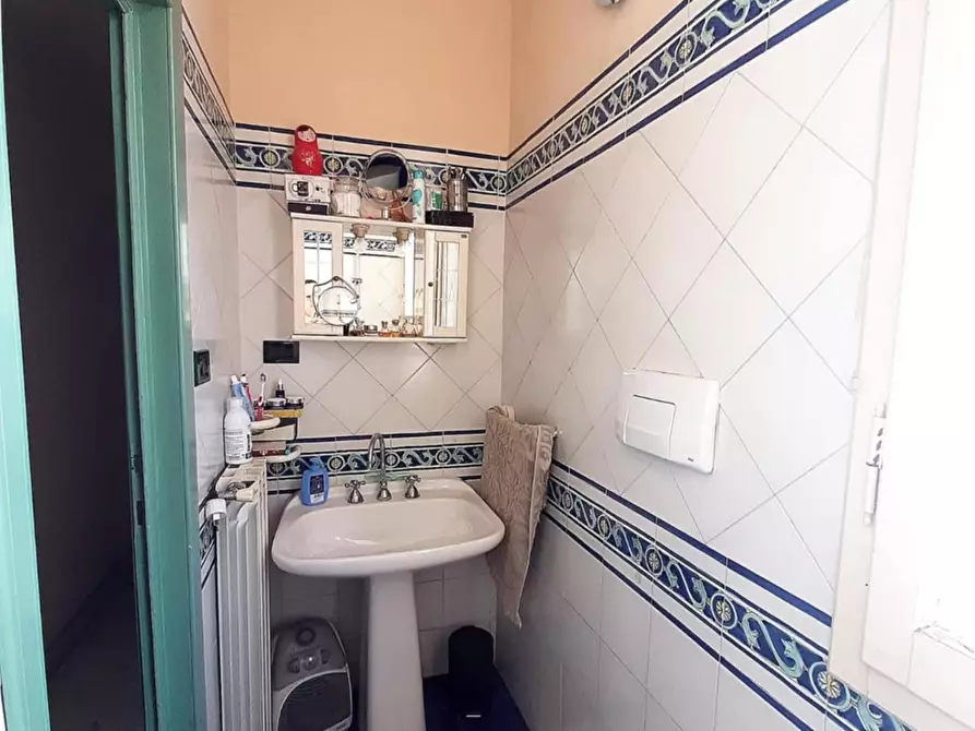 Immagine 19 di Villa in vendita  a Viareggio