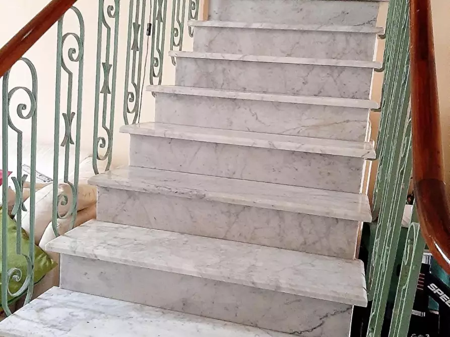 Immagine 4 di Villa in vendita  a Viareggio