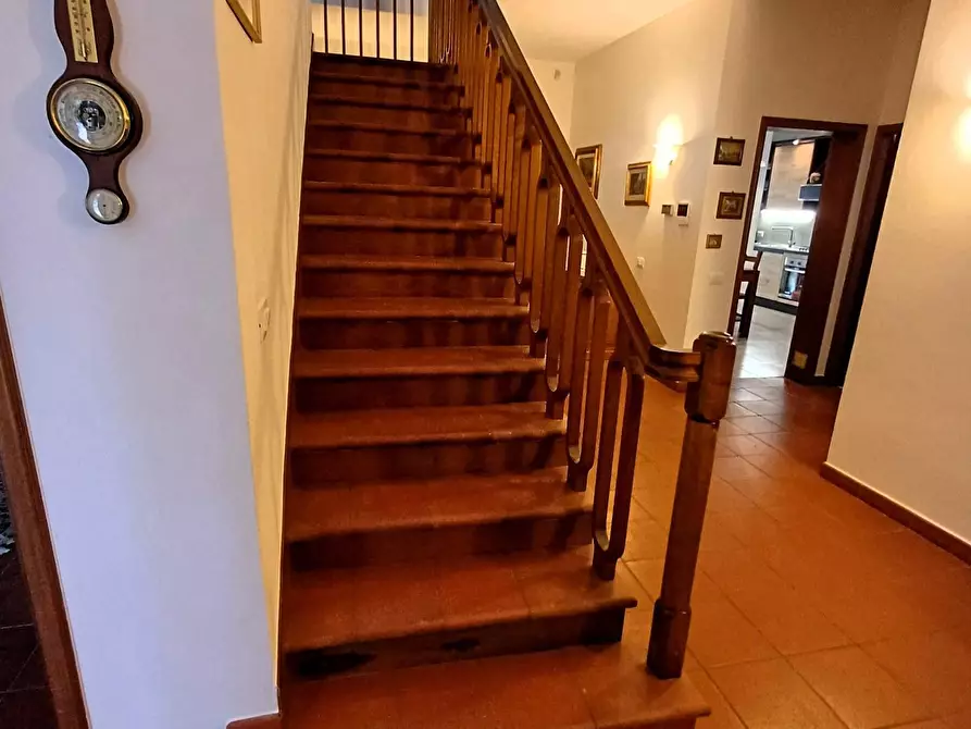 Immagine 2 di Villa in vendita  a Empoli