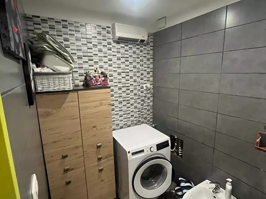 Immagine 8 di Casa indipendente in affitto  a Carrara