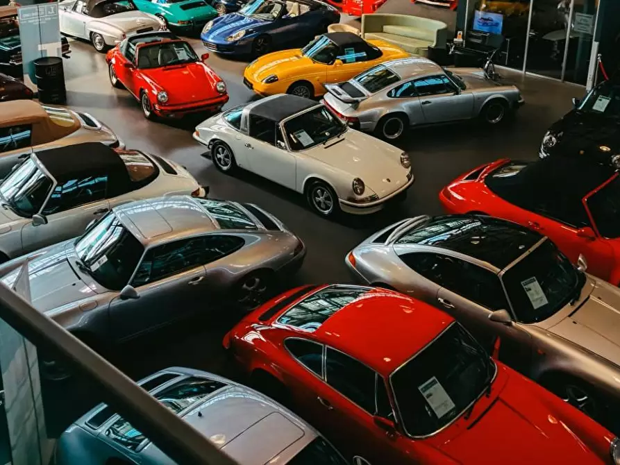 Immagine 2 di Attività commerciale in vendita  a Leini