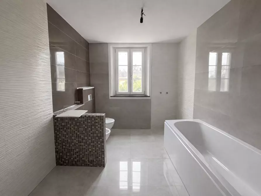 Immagine 5 di Villa in vendita  a Capannori