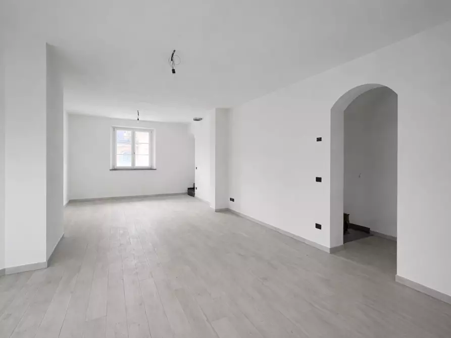 Immagine 14 di Villa in vendita  a Capannori