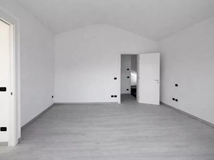 Immagine 10 di Villa in vendita  a Capannori