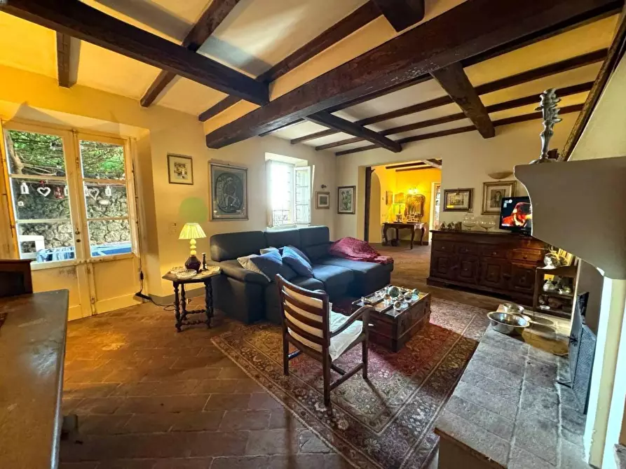 Immagine 1 di Rustico / casale in vendita  a Lucca