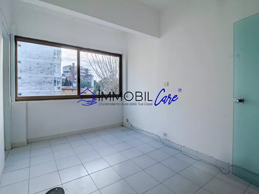 Immagine 3 di Ufficio in affitto  a Livorno