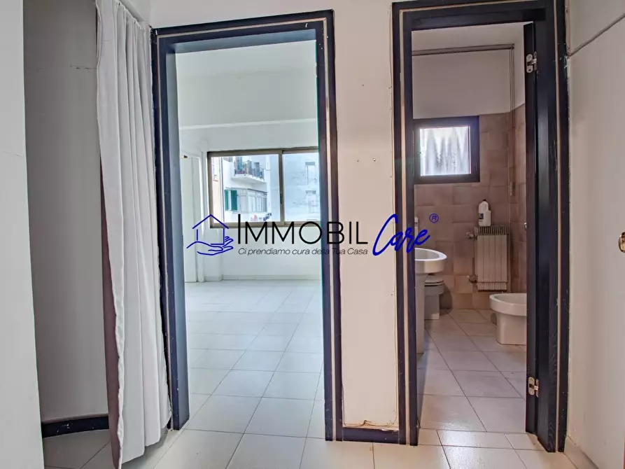 Immagine 8 di Ufficio in affitto  a Livorno