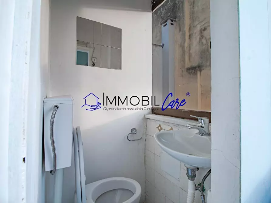 Immagine 10 di Ufficio in affitto  a Livorno