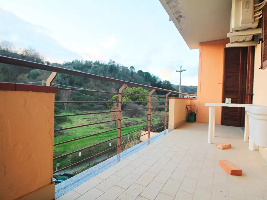 Immagine 15 di Appartamento in vendita  a Capraia E Limite