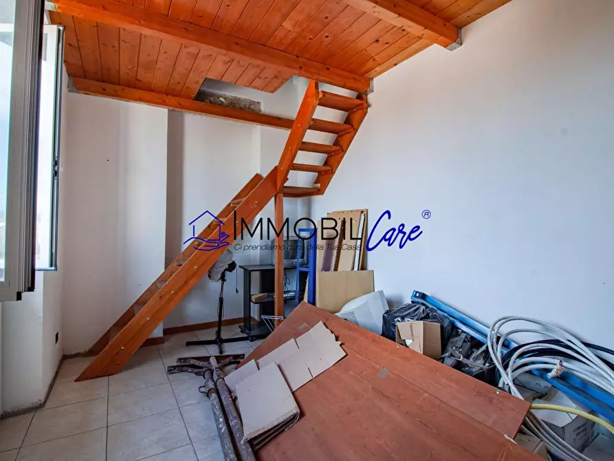 Immagine 8 di Appartamento in vendita  a Livorno