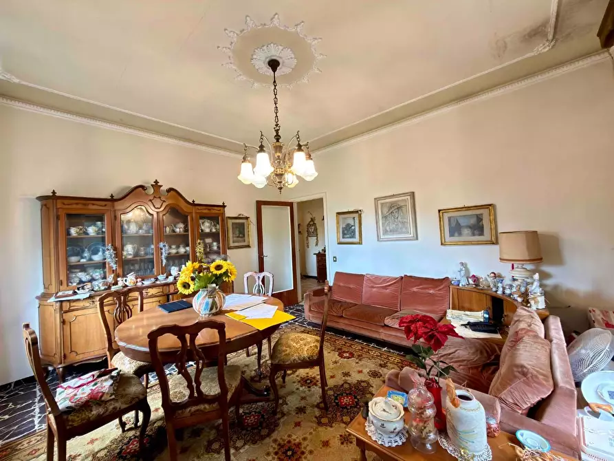 Immagine 4 di Villa in vendita  a Lucca