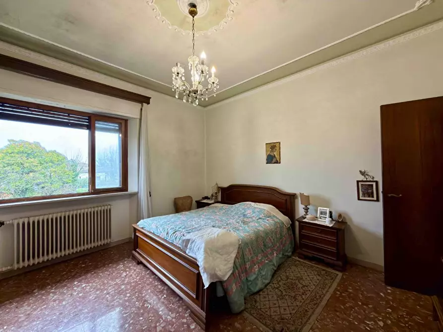 Immagine 14 di Villa in vendita  a Lucca