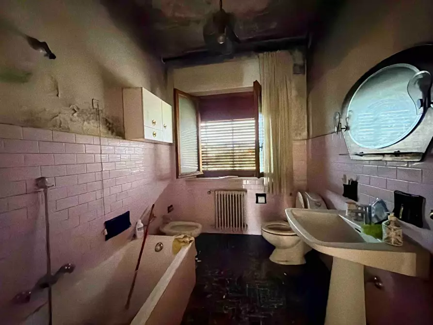 Immagine 18 di Villa in vendita  a Lucca