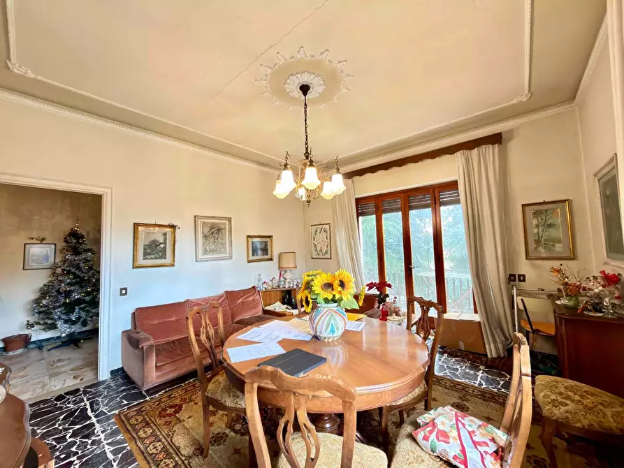 Immagine 3 di Villa in vendita  a Lucca