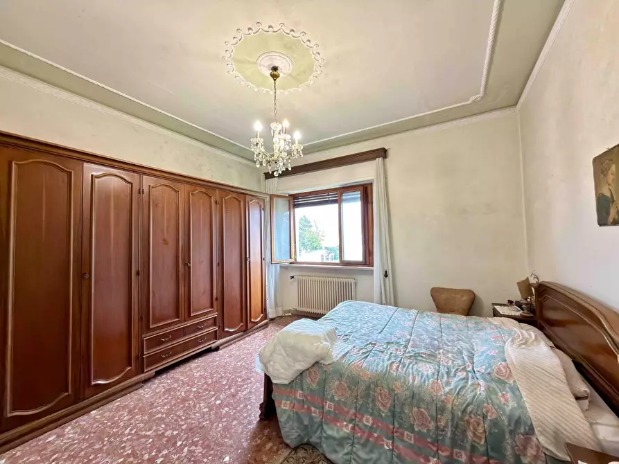 Immagine 12 di Villa in vendita  a Lucca