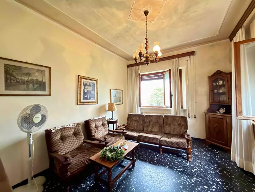 Immagine 5 di Villa in vendita  a Lucca