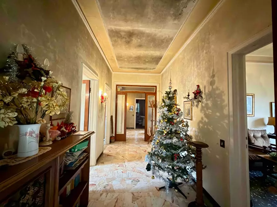 Immagine 8 di Villa in vendita  a Lucca