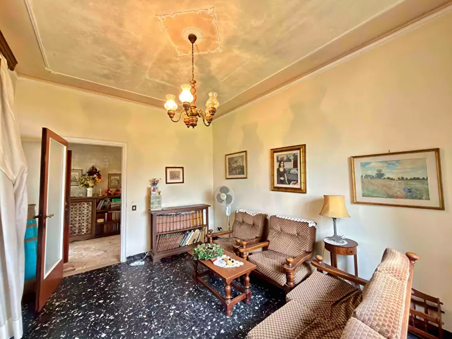 Immagine 6 di Villa in vendita  a Lucca