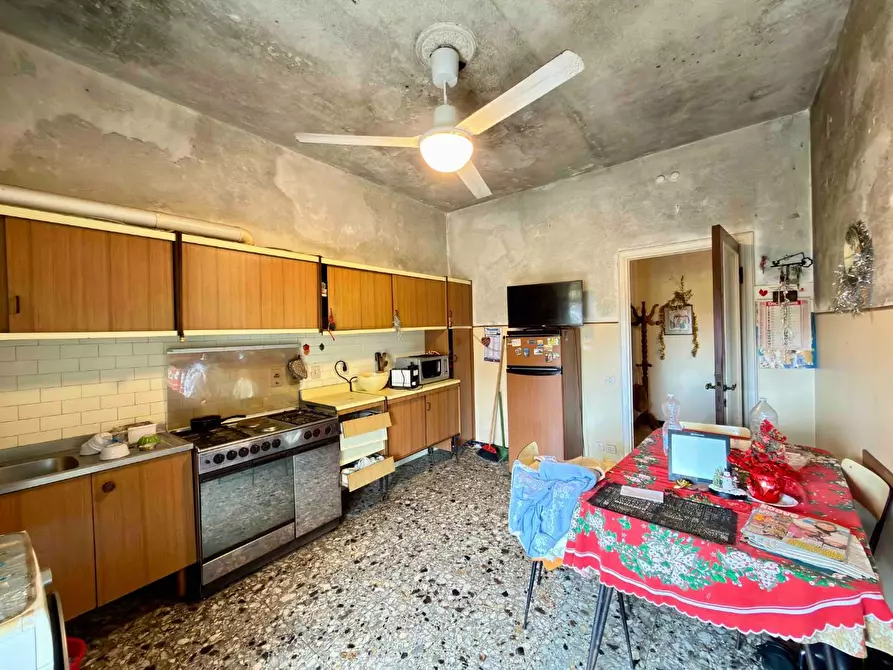 Immagine 10 di Villa in vendita  a Lucca