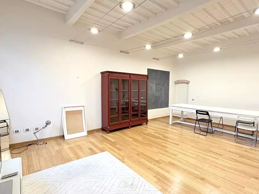 Immagine 3 di Appartamento in vendita  a Lucca