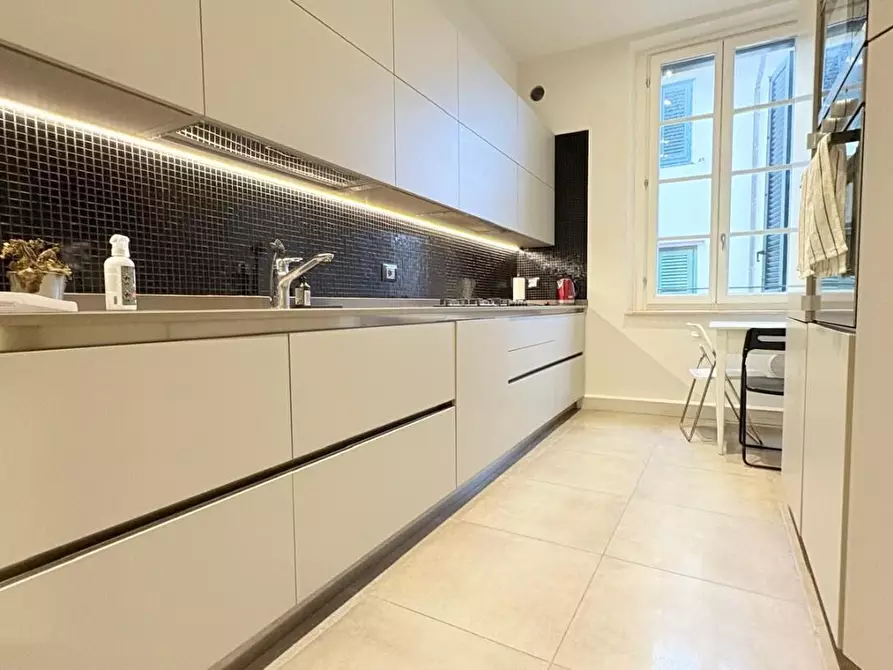 Immagine 10 di Appartamento in vendita  a Lucca