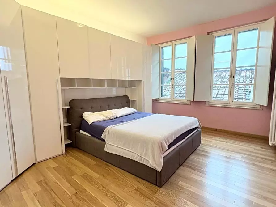 Immagine 11 di Appartamento in vendita  a Lucca