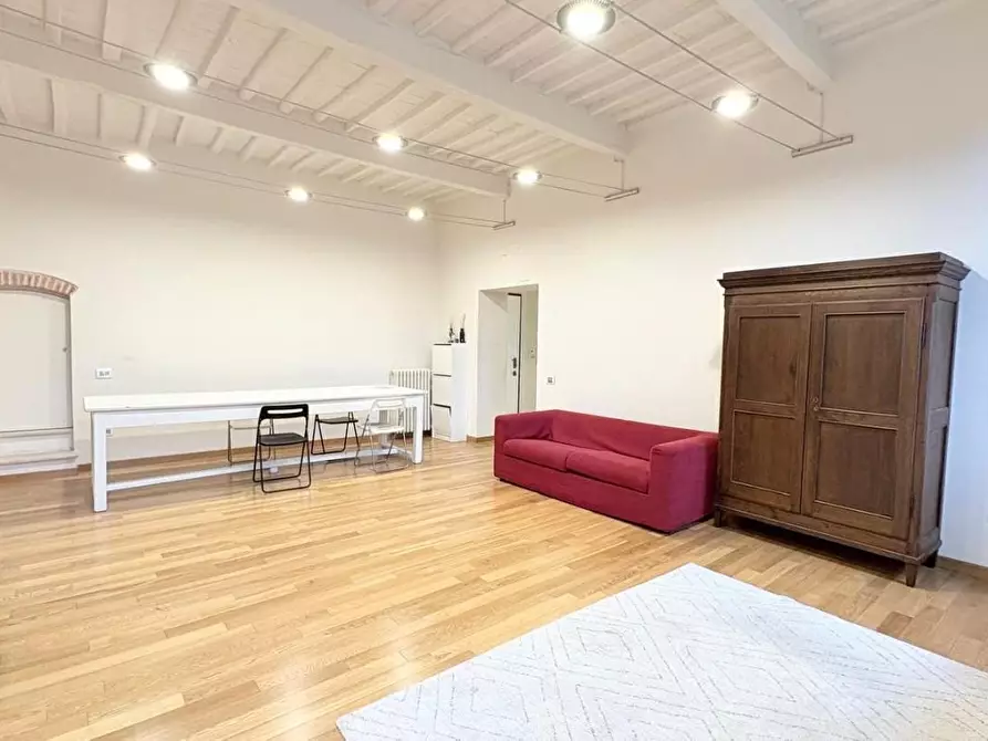 Immagine 5 di Appartamento in vendita  a Lucca