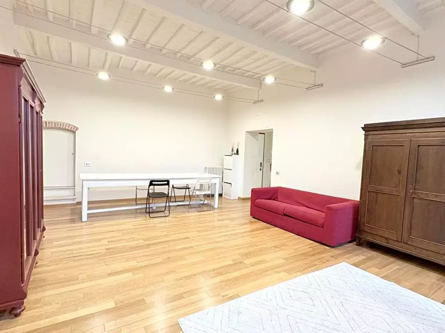 Immagine 4 di Appartamento in vendita  a Lucca