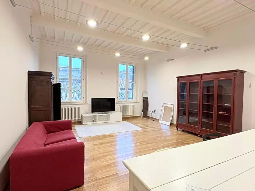 Immagine 2 di Appartamento in vendita  a Lucca