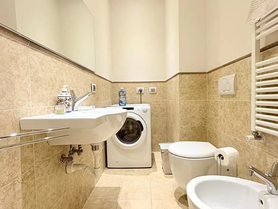 Immagine 20 di Appartamento in vendita  a Lucca