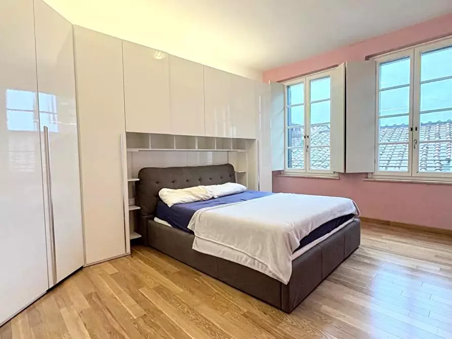 Immagine 14 di Appartamento in vendita  a Lucca