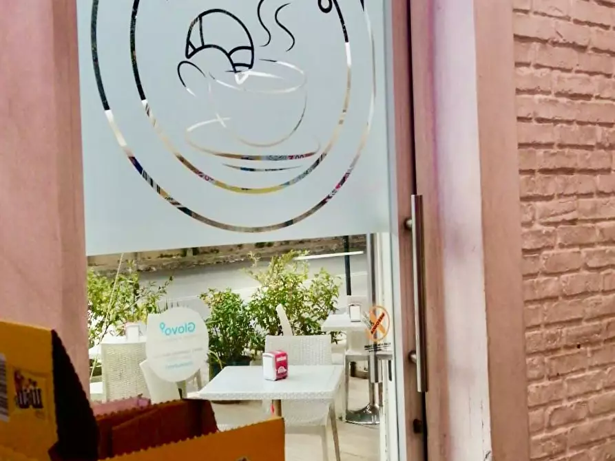 Immagine 2 di Locale commerciale in vendita  a Palermo