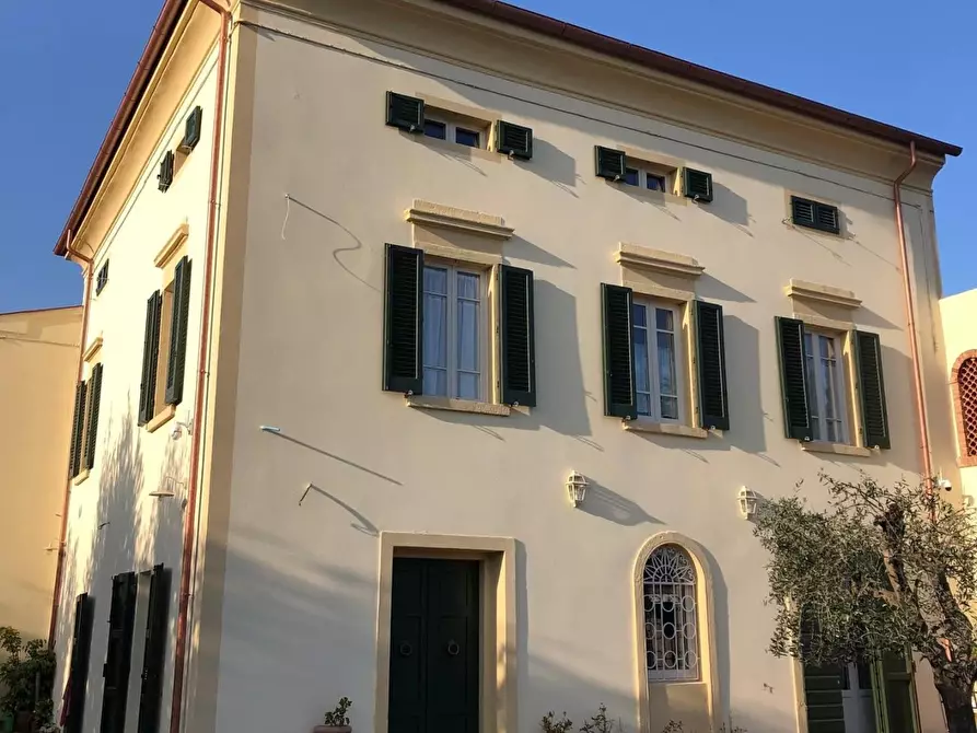 Immagine 1 di Casa semindipendente in vendita  a Cecina