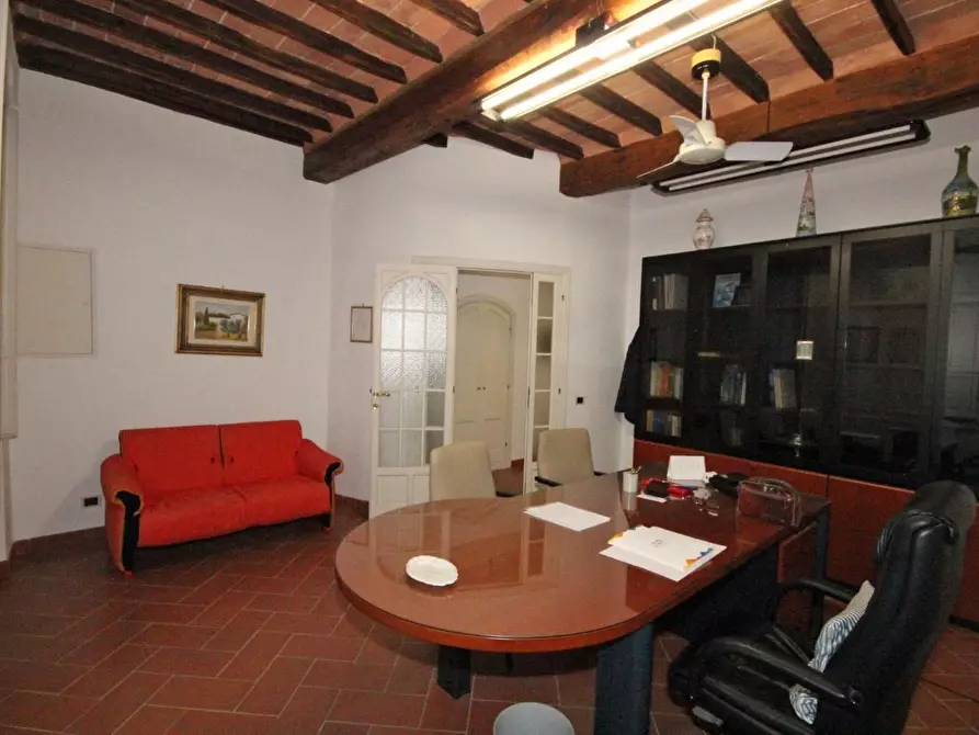 Immagine 2 di Appartamento in vendita  a Siena
