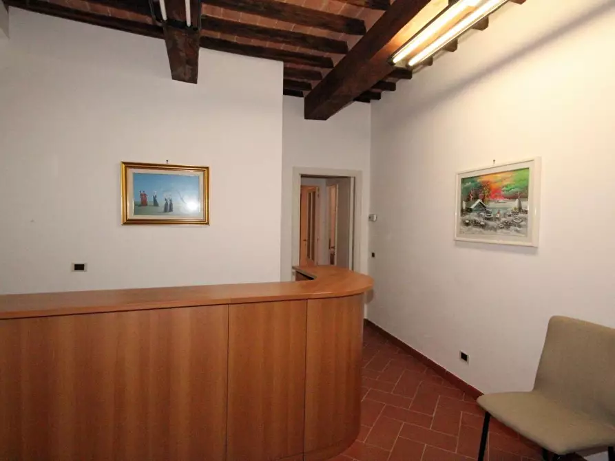 Immagine 11 di Appartamento in vendita  a Siena