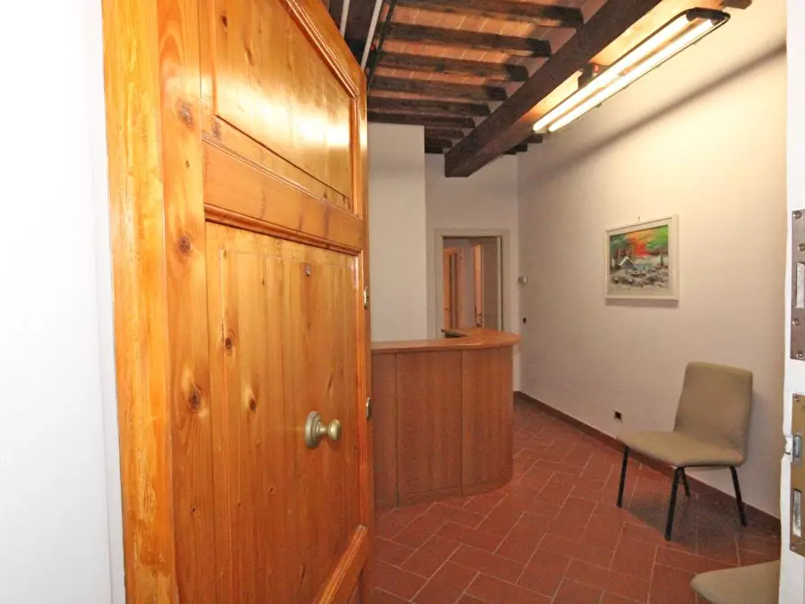Immagine 12 di Appartamento in vendita  a Siena